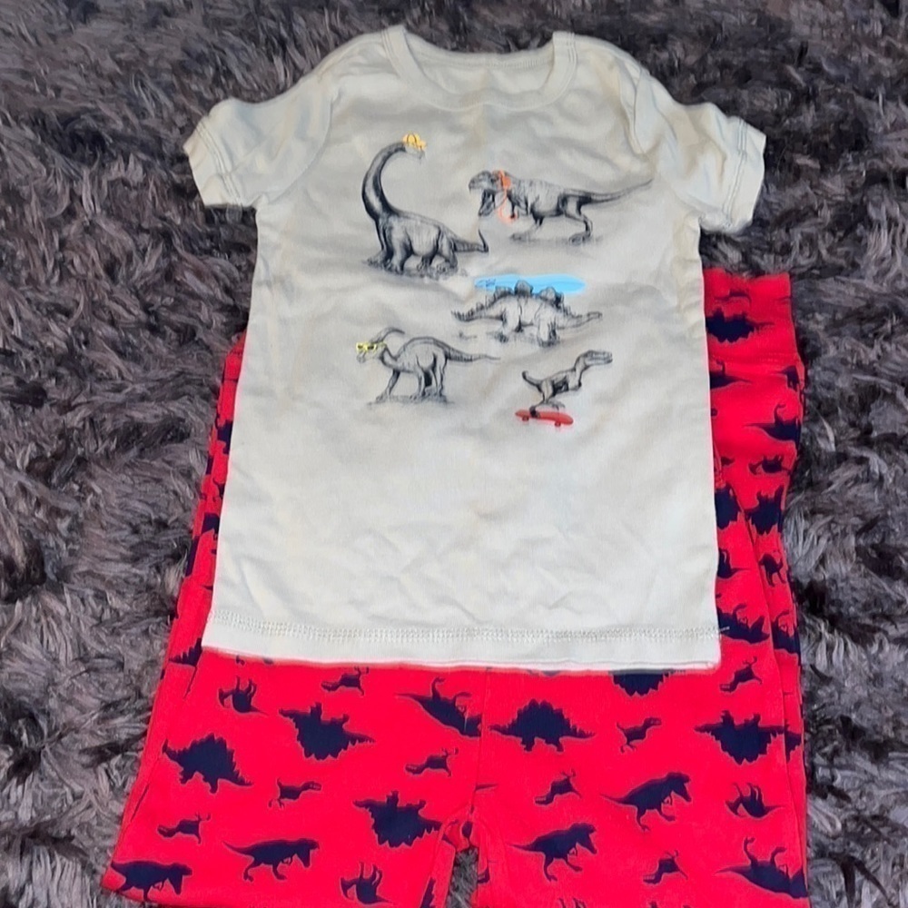 Gap Kids Dinosaur PJ Set 
Sleepwear boys size 6